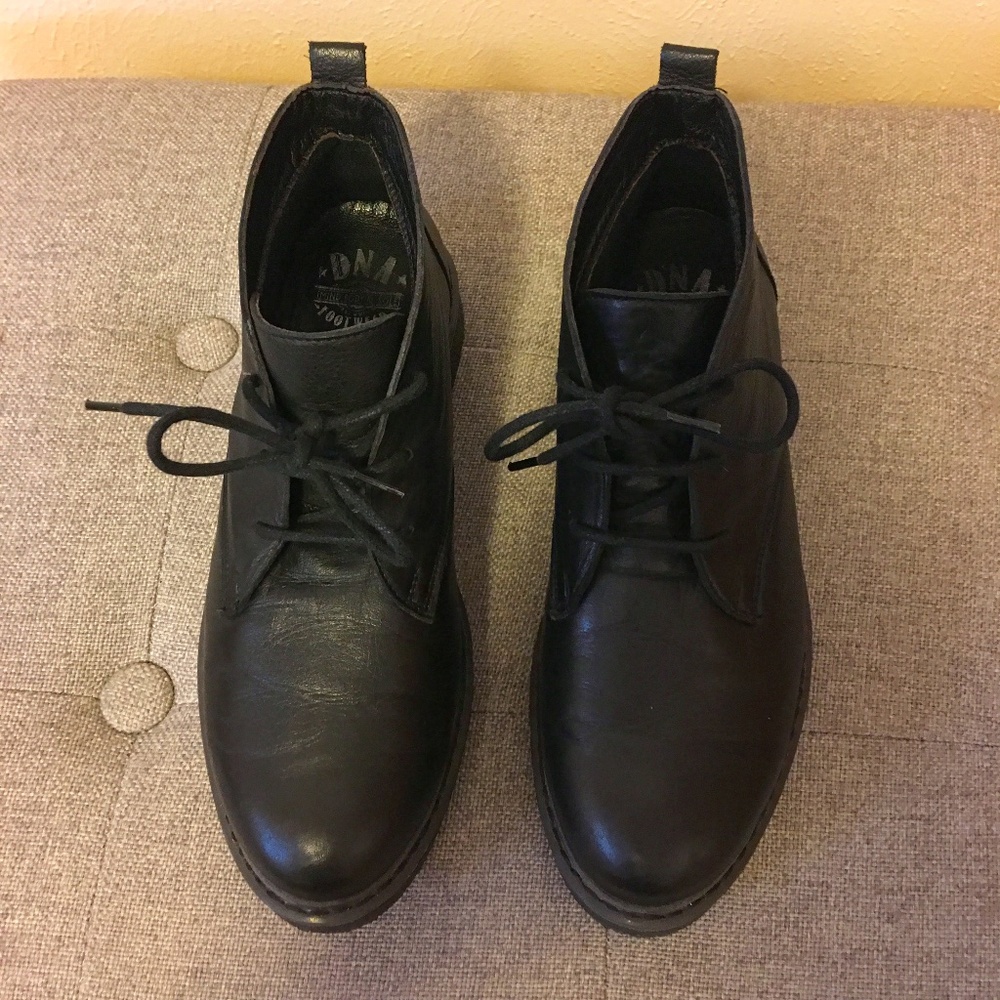 DNA Footwear 7.5 black leather boots